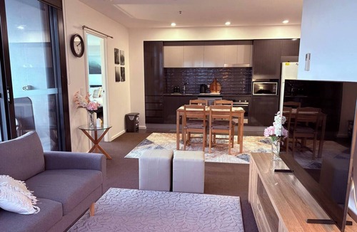 Gungahlin Apartment | 16th-Floor Escape | City Views + Resort Facilities