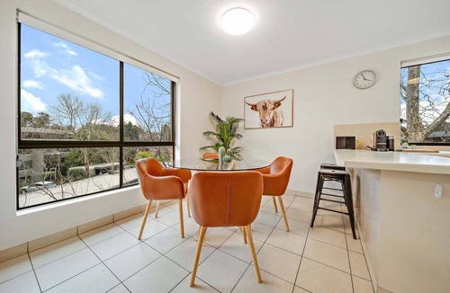 Kingston Apartment | 2-Bed with Pool, BBQ, Tennis Court & Parking