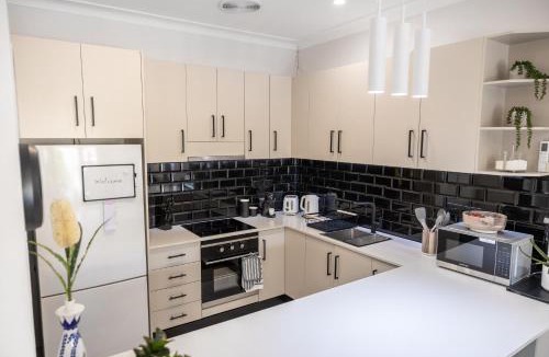 Ashfield Apartment | 2 bedroom Apartment in Ashfield, 200m to train station,Free Parking