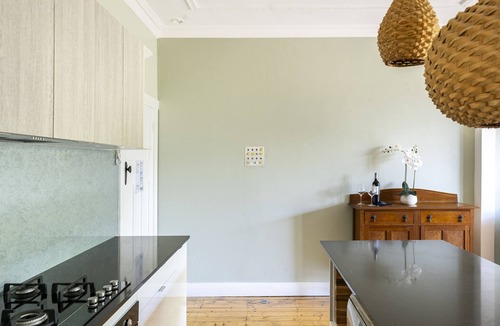 Bondi Beach Apartment | 2 Bedroom Modern & Bright Apt, Bondi Beach,2 mns From Beach