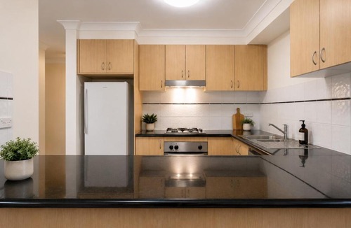 Chippendale Apartment | 2BR Apartment Central Rail Station CBD Free Parking