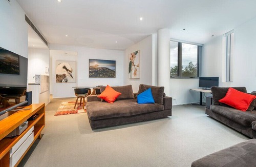 Capital Hill Apartment | 2BR Apartment near Parliament House
