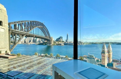 Kirribilli Apartment | 3-Bedroom Apartment w/Terrace with Harbour View, 900m Stroll to Harbour Bridge