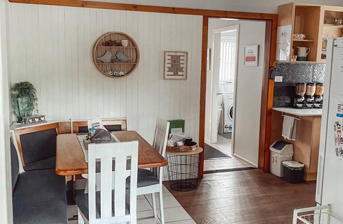 Oak Flats House | 3 Bedroom House - Shellharbour City. 15 minute drive to Jamberoo Action Park