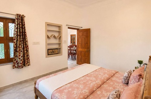 Udaipur District Bed & Breakfast | 3BHK Homestay in Udaipur, Lake View Private Terrace & Parking