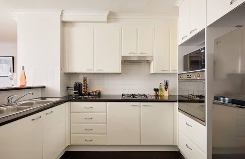 Sydney Central Business District Apartment | 3BR CBD Apartment | Pool, Parking, Gym, Skylines