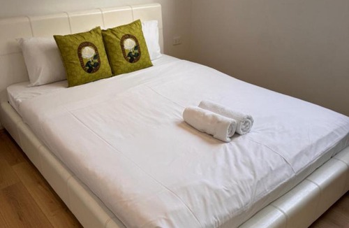 Warwick Farm Apartment | 3Br in Liverpool For 8 ppl with Free 2 Parking Spots