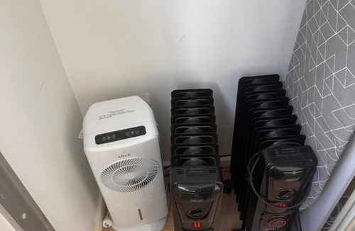 Warwick Farm Apartment | 3Br in Liverpool For 8 ppl with Free 2 Parking Spots
