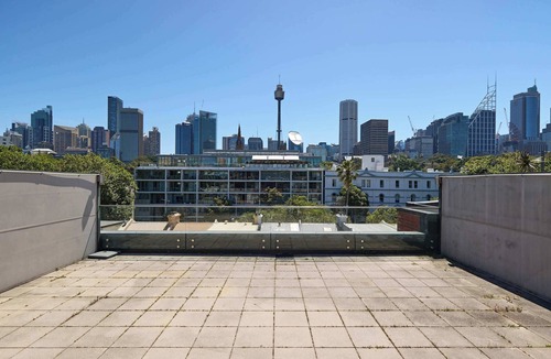 Woolloomooloo Apartment | 3BR Penthouse on Palmer with City Views, Parking
