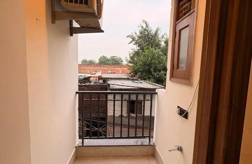 Sainik Farm Apartment | 3d apartments & stay