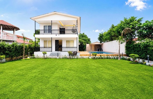 Noida Villa | 4 Bedroom Farmhouse With Private Pool In Noida