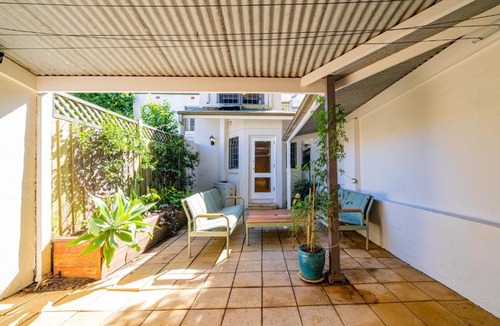 Glebe Apartment | 4BR Glebe Home Near Sydney Fish Market w Parking