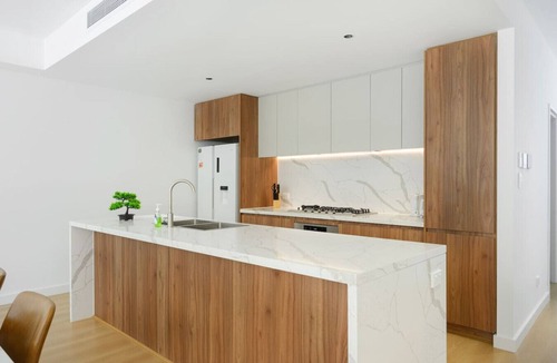 Box Hill House | 4BR Spacious Townhouse in Box Hill | Sleeps 8