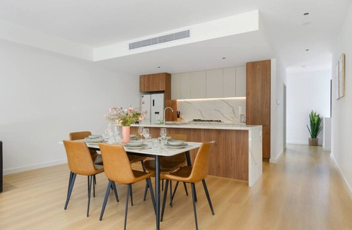 Box Hill House | 4BR Spacious Townhouse in Box Hill | Sleeps 8