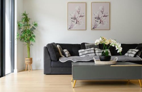 Box Hill House | 4BR Spacious Townhouse in Box Hill