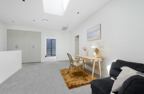 Box Hill House | 4BR Spacious Townhouse in Box Hill