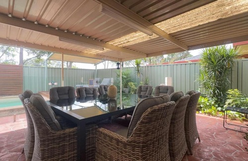 Glenmore Park Villa | 6 Bedroom Pool House Sleeps 15 Blue Mountains Penrith Group Accommodation