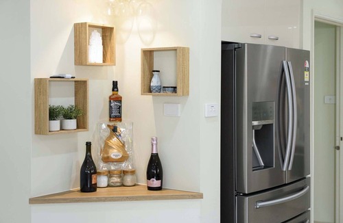 Moorebank House | 6BR House & Gym, Walk to Moorebank Train Station