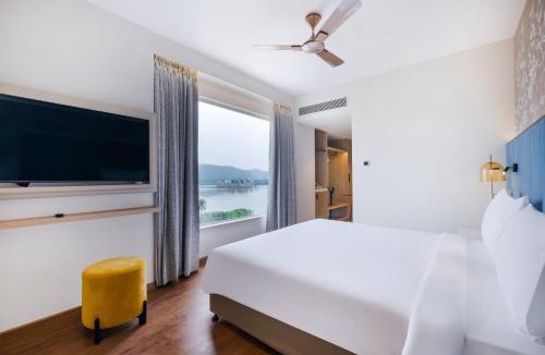 Amer Fort Road Hotel | 7 Apple Hotel Jal Mahal, Jaipur