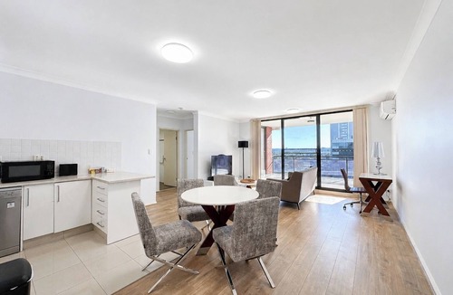 Parramatta Apartment | 7 Min to Train: Central Parramatta 2BR + Parking