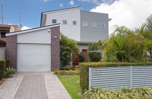Corlette House | 7a Judith Street - stunning duplex with ducted air conditioning