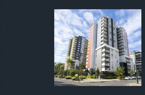 Warwick Farm Apartment | 8th flr Serenity with City Views