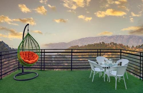 Dharampur Apartment | A Bluebell Villa I Jacuzzi I 3 Bedroom Villa With Open Air Lawn & BBQ l Bonfire Available l Kasauli By Exotic Stays