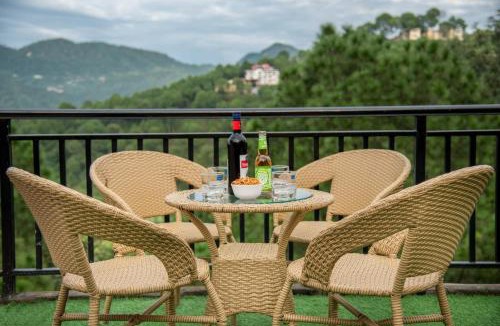 Dharampur Apartment | A Bluebell Villa I Jacuzzi I 3 Bedroom Villa With Open Air Lawn & BBQ l Bonfire Available l Kasauli By Exotic Stays