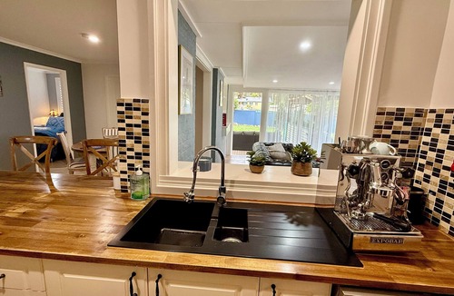 Welby House | A spacious Southern Highlands retreat in Welby with alfresco BBQ area