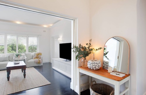 Bellevue Hill Apartment | A touch of Pink, Bellevue Hill IH