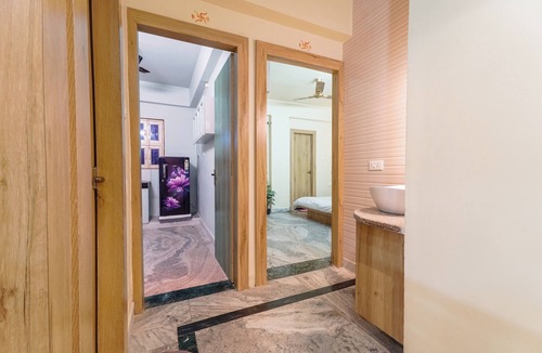 Mahmoorganj Bed & Breakfast | Aadi-Kashi Retreat 2bhk flat