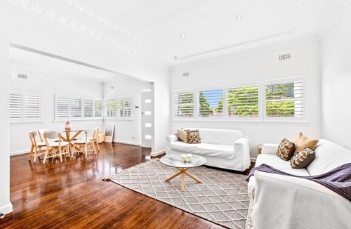 Abbotsford House | Abbotsford · Renovated family home close to the water's edge