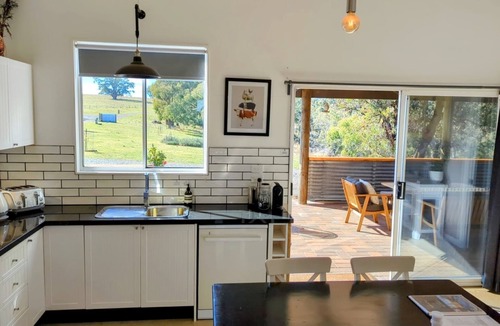Curraweela House | Abercrombie Ridge - Lux LODGE and Spa Retreat - Pet-friendly