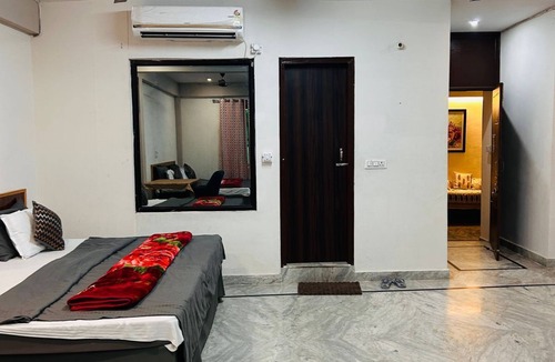 Mayapur Hotel | Abhi Ganga Homestay