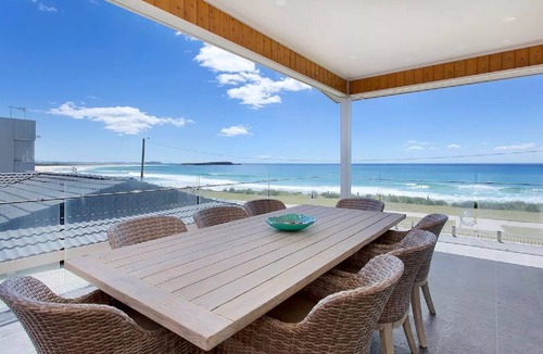 Warilla Apartment | Absolute Beachfront Holiday Apartment w Panoramic Ocean Views