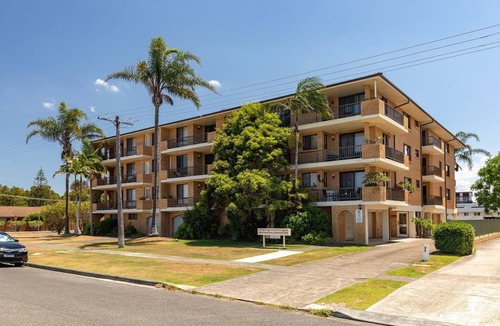 Tuncurry Apartment | Acacia 7 Tuncurry - Quiet unit, a stroll from the Tuncurry Bowling Club.