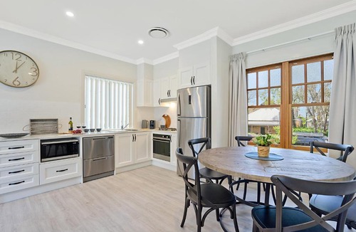 Maitland House | Accommodation Hunter - Adams Street Maitland