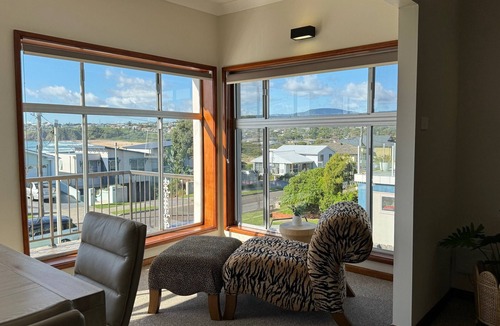 Kiama Downs House | Across the road from the beach, great view, off street parking 4 cars & a boat