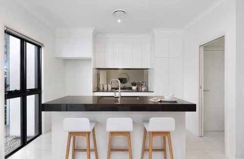 Kellyville House | Adorable 3 Br townhouse with wifi & parking
