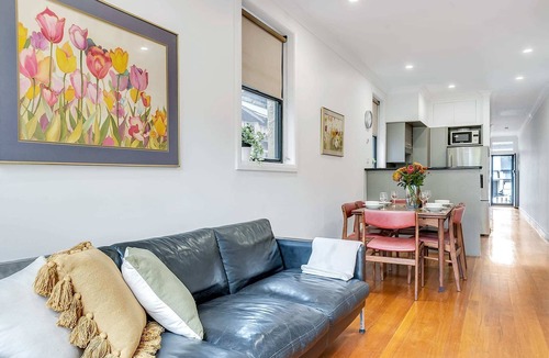 Annandale House | Adorable Abode In Annandale Village With Parking