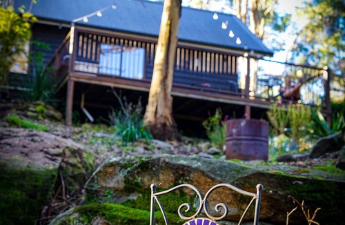 Kurrajong Cabin | Adorable private creekside cabin with outdoor bath