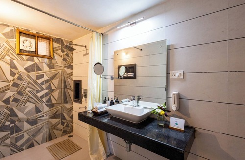 Village Hokra Hotel | Alaya Stays Krishna Serenity Suite