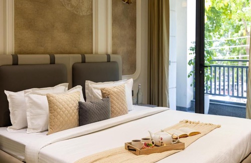 Sushant Lok Hotel | Alaya Stays Luxora Suites, Golf Course Rd near galleria