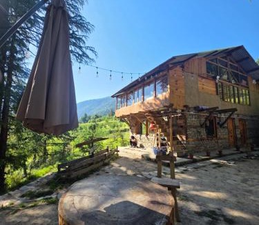 Banjar Hostel | Alex Tribe Cafe and Funstay