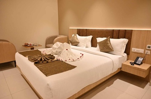 Gomti Nagar Hotel | All Seasons