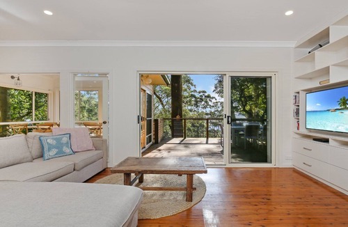 Avoca Beach House | ALMOND COTTAGE | Views, walk to the beach, wifi | Accom Holidays