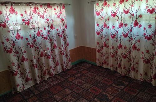 Gulmarg House | Alpine Adventures Guest House Gurez