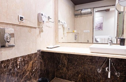 Lajpat Nagar III House | Alpine Inn