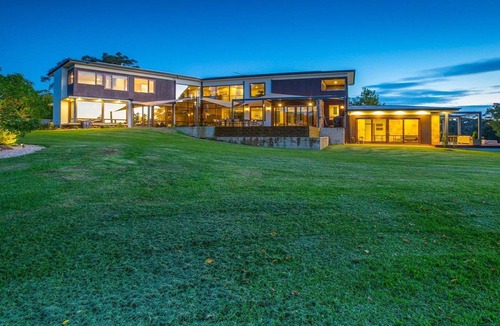 Alpine House | Alpine Lodge, Alpine - Southern Highlands