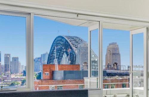 Kirribilli Apartment | Altus Harbour Bridge Apartments